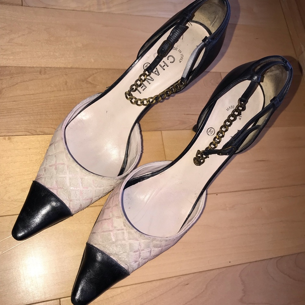 Classic Chanel Heels Chain Closure🚨SEE PICS🚨